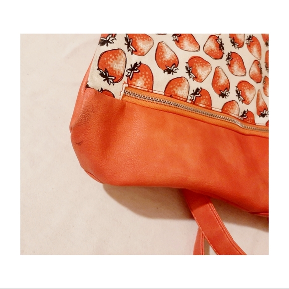 Strawberry purse. - Picture 8 of 8